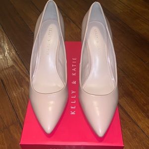 Kelly & Katie nude pump size 8M
